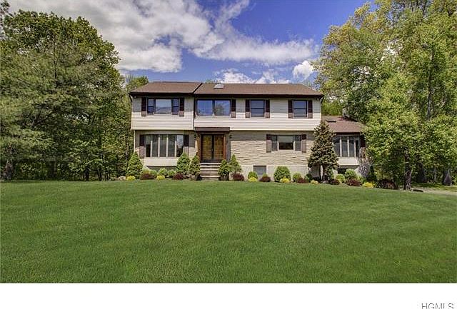 1st image of 10 Fairgreen Ct