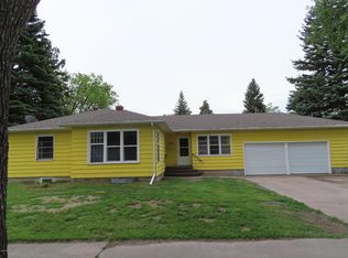 2629 6th Ave N, Grand Forks, ND 58203