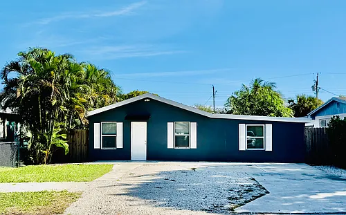 133 SW 11th Ave Photo 1