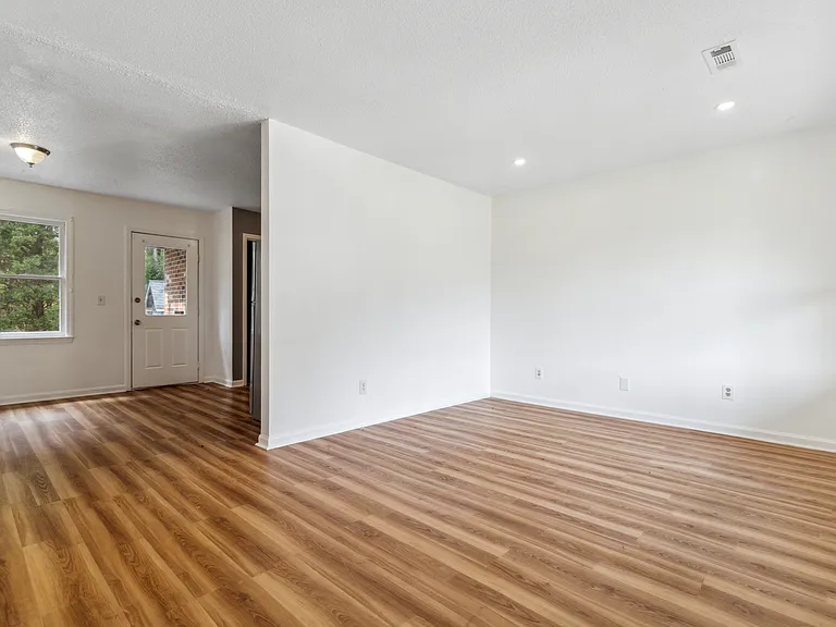 4822 Long Branch Dr — Photo 3