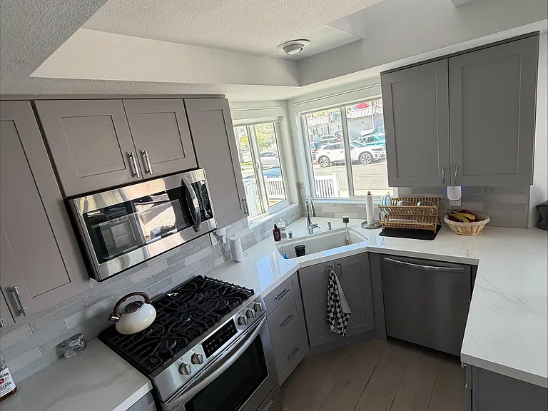 1237 W Balboa Blvd — Photo 4