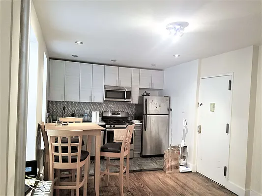 Rented by The Hamilton Group | media 18