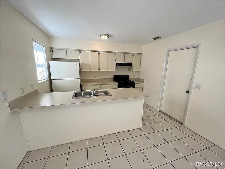 2136 S Gleneagle Ter #2136 — Photo 3