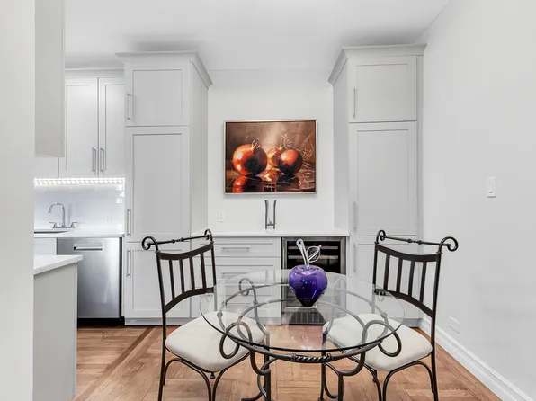 12 East 87th Street image 4 of 12