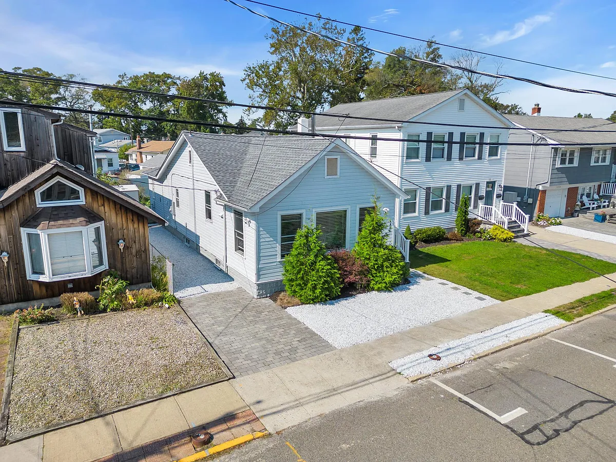 Building Photo - 1226 Briarwood Rd
