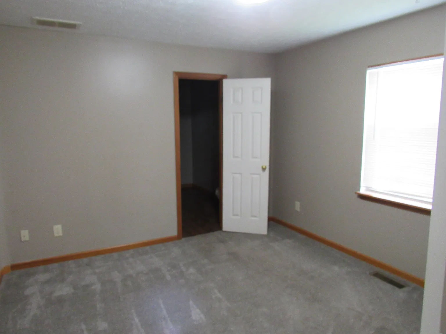2 bed, $1,400 — Photo 3