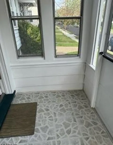 215 Jacoby St — Photo 3