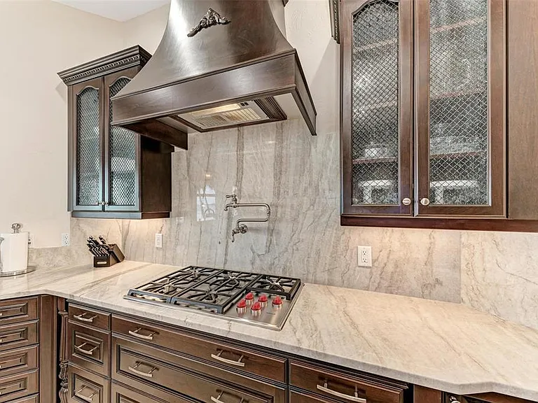 14 N Washington Dr — Photo 32