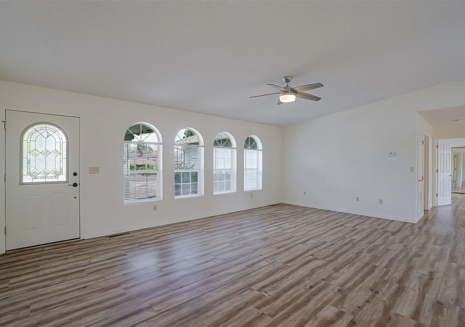 3 Bedroom, 2 Bathroom Home in the Prescott Country Club with 3 Car Garage For Rent! — Photo 4