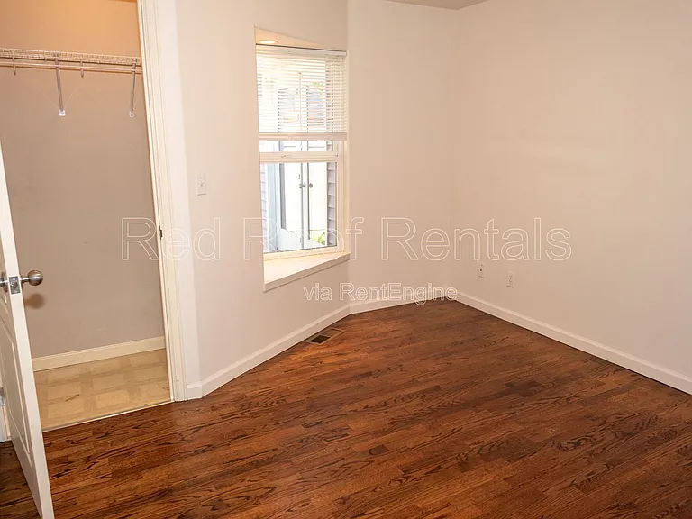4840 N 8th St — Photo 32