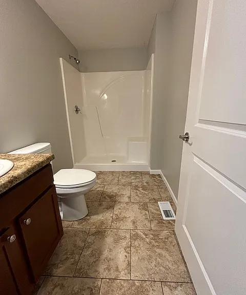 911 N Riverside Dr — Photo 31