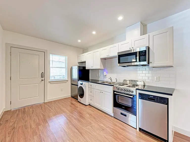 306 E 30th St #3 — Photo 4