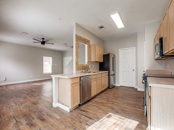 5th image of 1322 Dezarae St