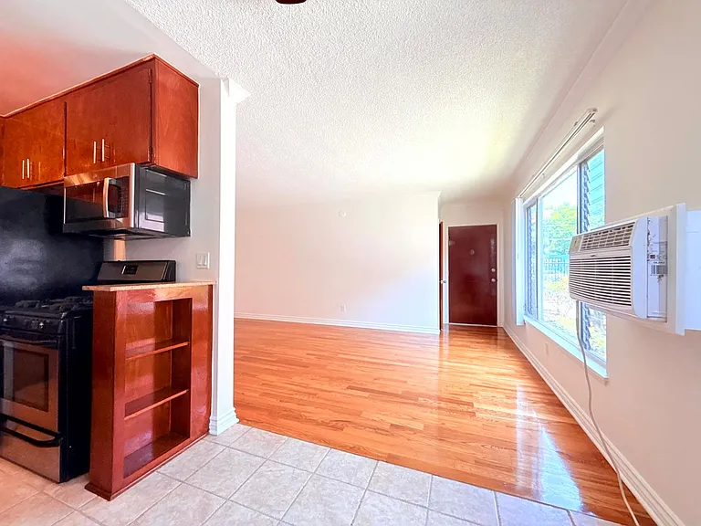 5618 Harold Way — Photo 7