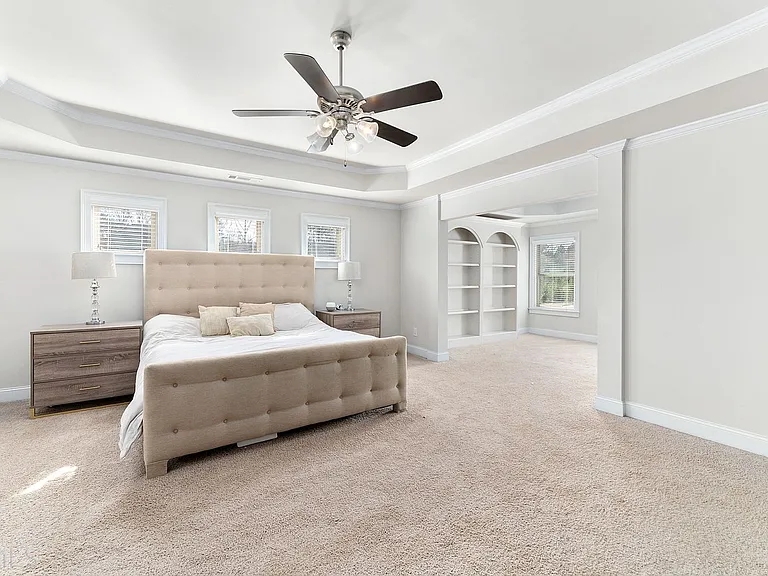 4410 Mossbrook Cir — Photo 32
