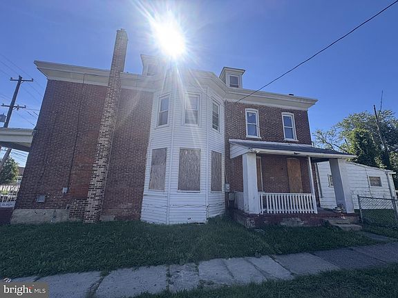 5th image of 940 Highland Ave