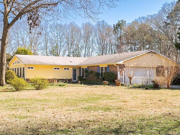 3rd image of 137 Meadow Wood Ln