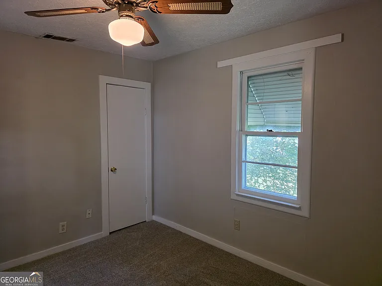 404 E Moore St — Photo 12