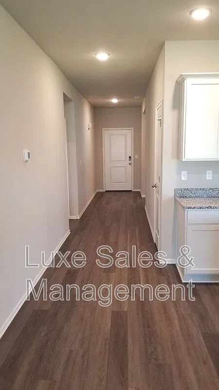 4 bed, 2.0 bath, 1796 sqft, $1,995 — Photo 2