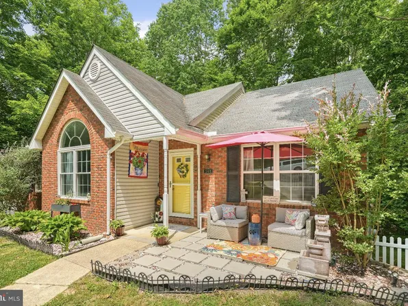305 Fantail Ct, Lusby, MD 20657