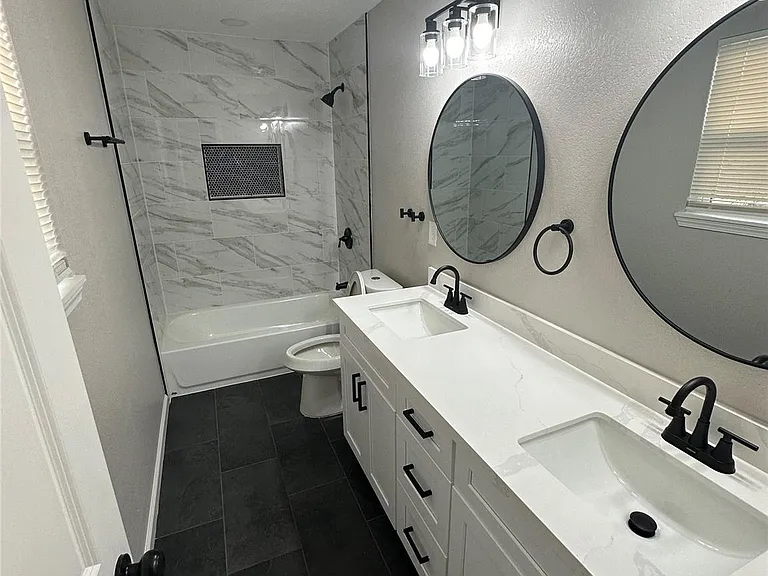 1041 Evanston St — Photo 8