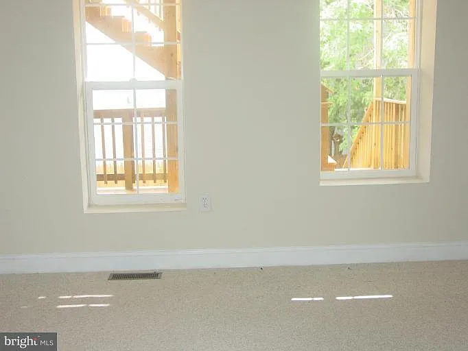 3 bed, 3.5 bath, 2200 sqft, $3,800 — Photo 4