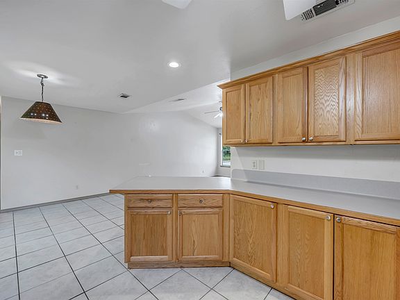 5th image of 1013 Sherrard Street