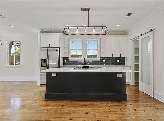 5th image of 4617 Willow St
