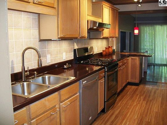 4th image of 615 W 20th Ave