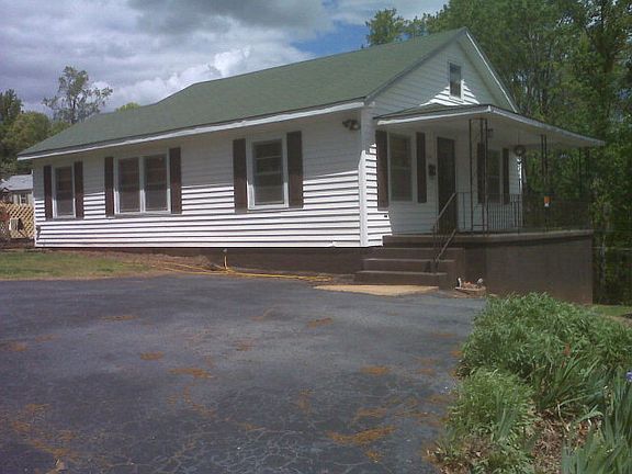 2nd image of 804 New Dale St