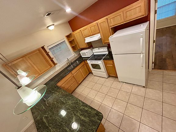 4th image of 102 Hitching Post Dr Unit B