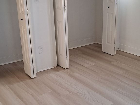 4th image of 17-19 Lounsbury Ave #1