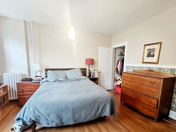 3rd image of 72 Strathmore Rd APT 7A