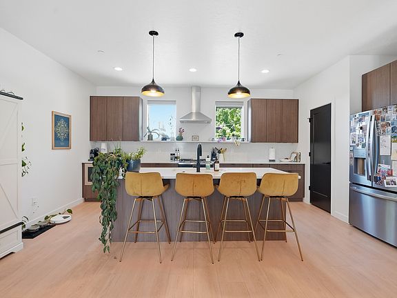 4th image of 1739 S Main St #4