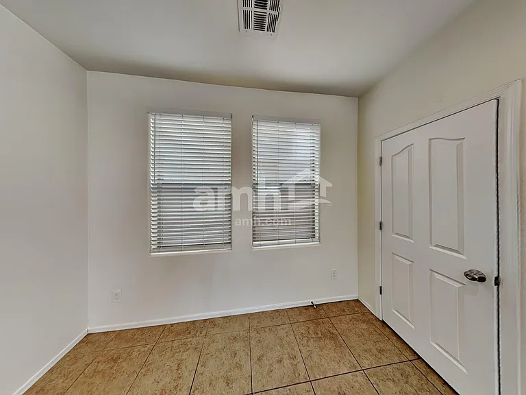 3282 E Oakland St — Photo 5