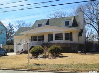 668 Pat Dr, West Islip, NY 11795