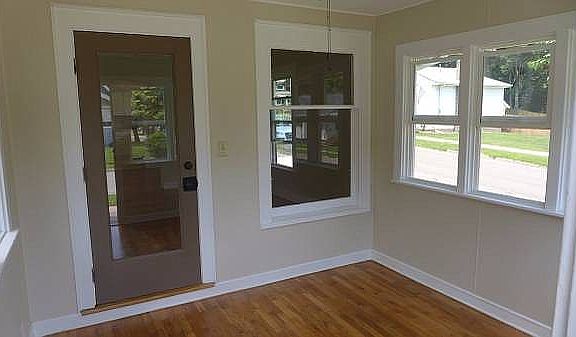 5th image of 2402 Forest Ave