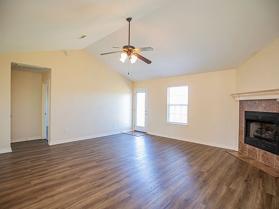 4th image of 541 Tamarron Dr