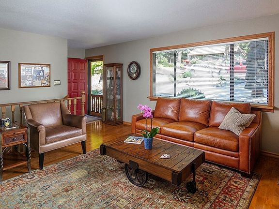 3rd image of 352 Cedarbrook Dr