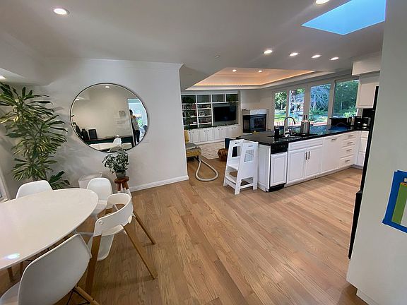 3rd image of 2312 Olympic Ave