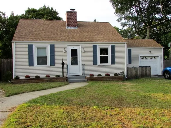 31 Woodstock Dr, Warwick, RI 02889
