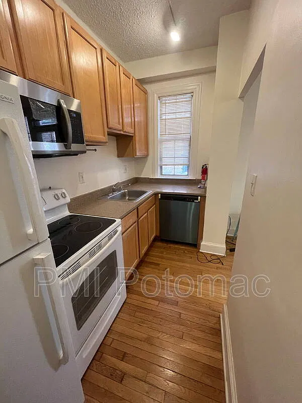 1401 Columbia Rd NW — Photo 4