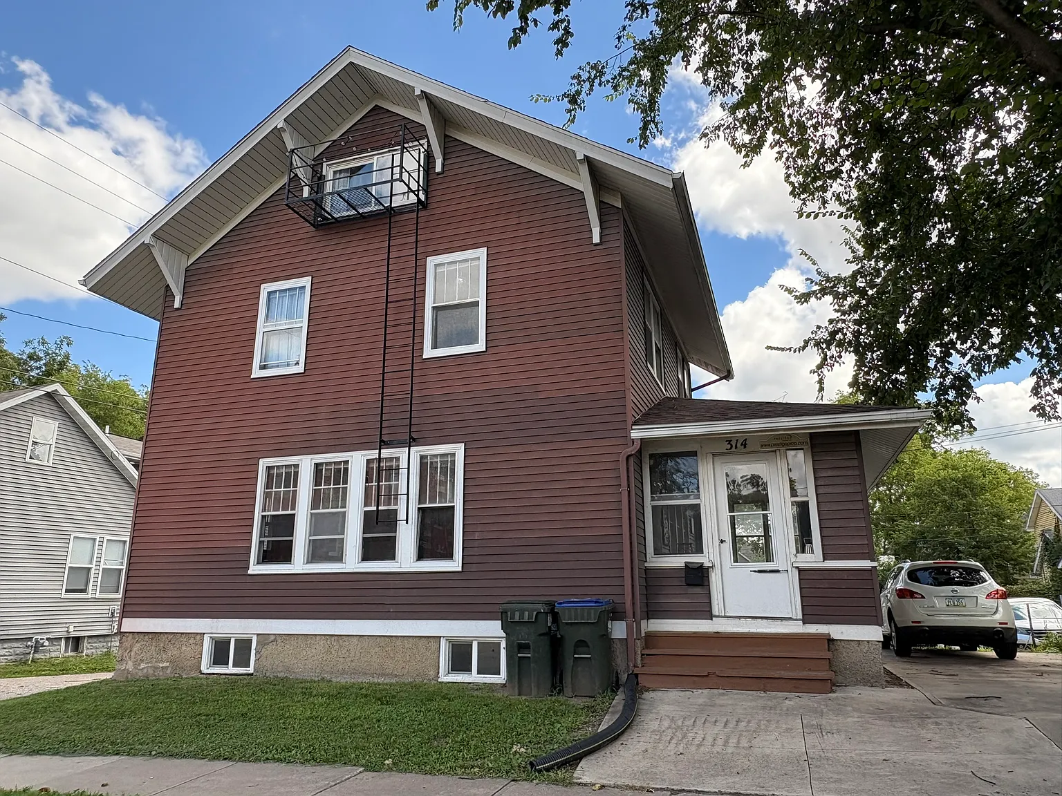 4 bed, 2347 sqft, $2,928 — Photo 1