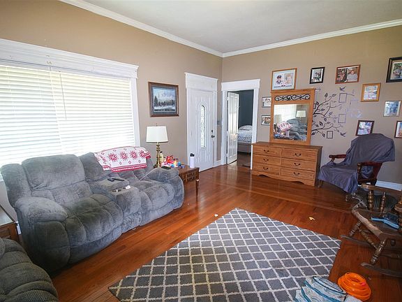 2nd image of 109 S McEuen Ave