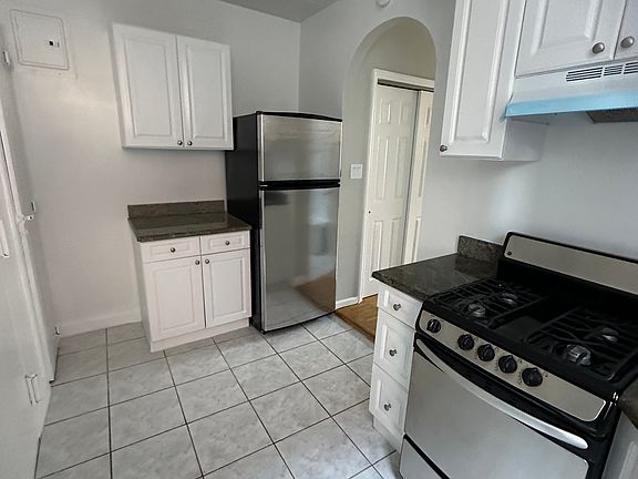 4th image of 3018 Paulding Ave APT 1