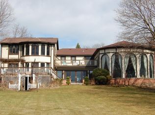 3729 W Le Grande Blvd, Mequon, WI 53092