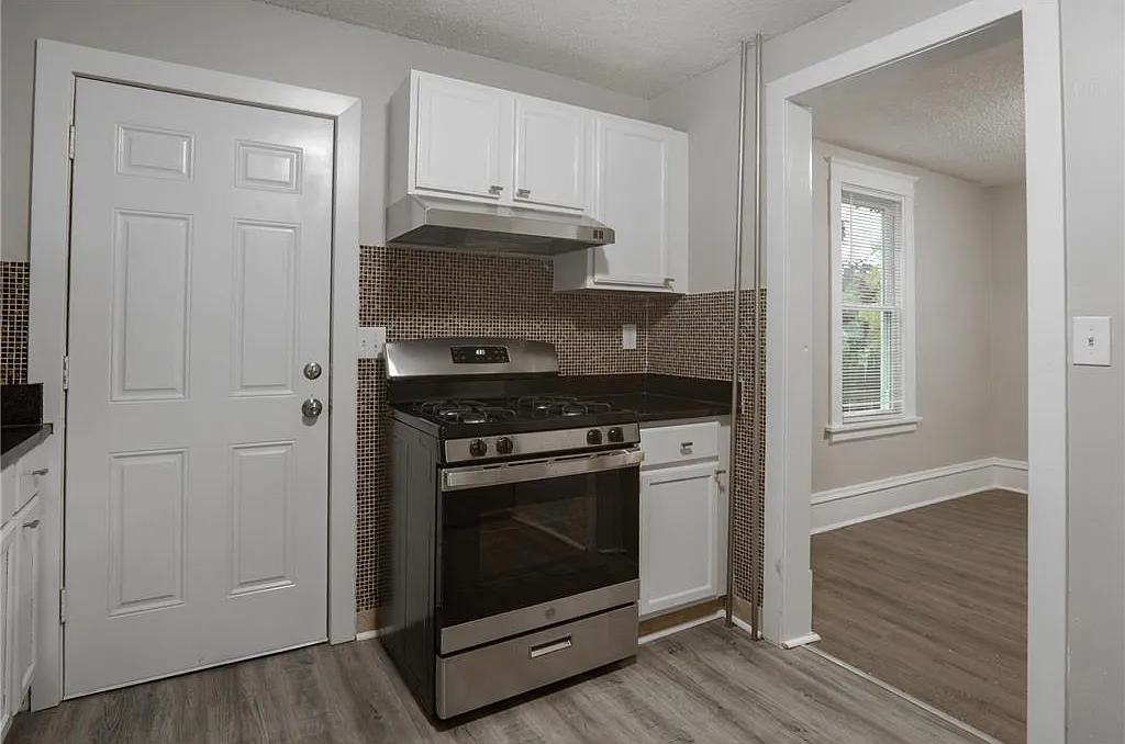 3 bed, 1092 sqft, $2,100 — Photo 2