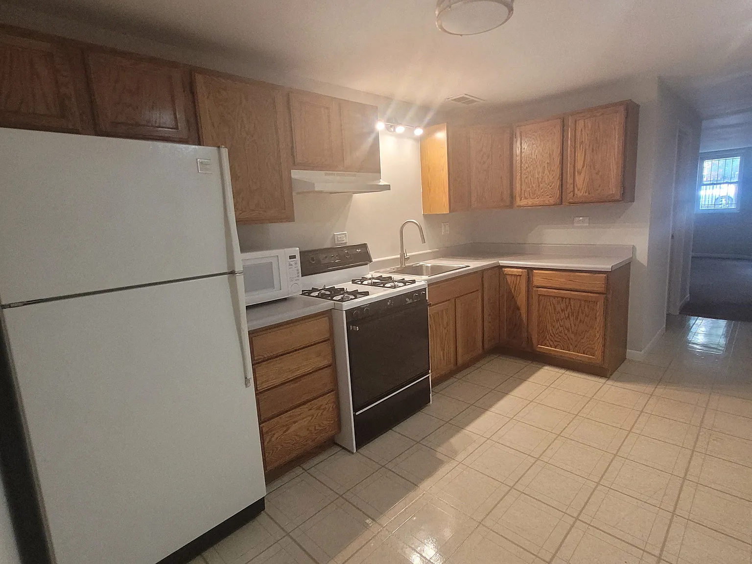 1221 W. Melrose St. — Photo 2