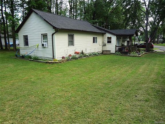 5th image of 9149 Applewood St