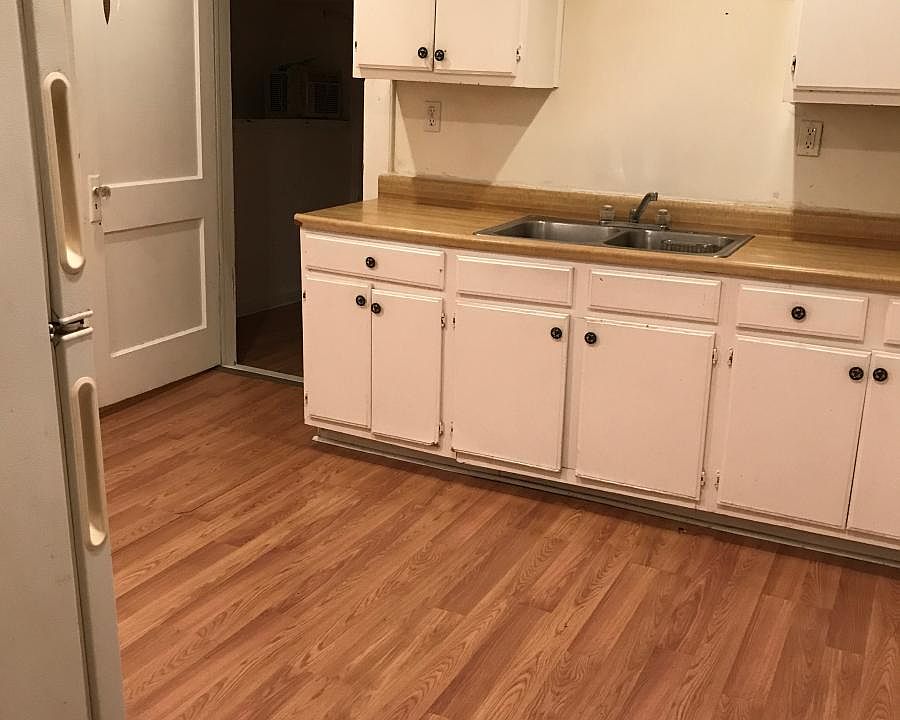 2nd image of 2235 E 8th St